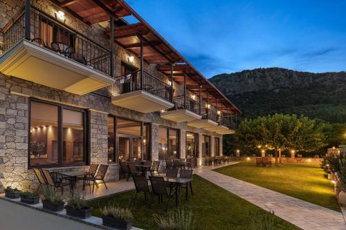 Lilaia Hotel | Lilea's Castle