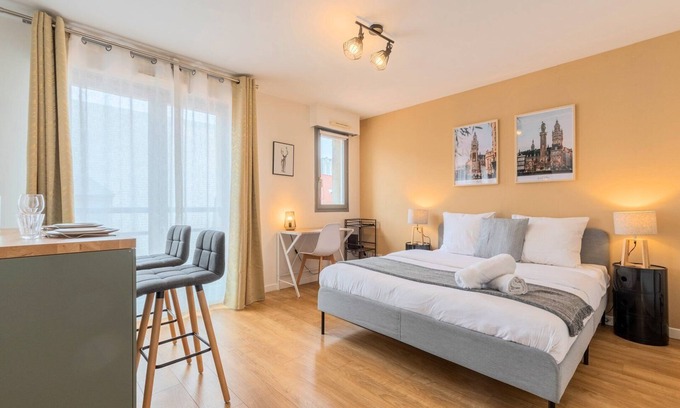 Lille Centre Ville Apartment | Lille Hypercentre equipped studio for 2 people!