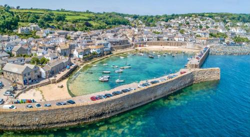 Mousehole House | Lilsen Cottage by The Sea