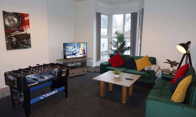 Hull Apartment | Lily House - 3 Bed WIFI & Parking Hull