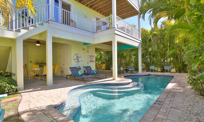 Bradenton Beach Condo | Lime Kiss A! 3 Bedroom, 2 Bathroom Home Just Across The Street From The Beach