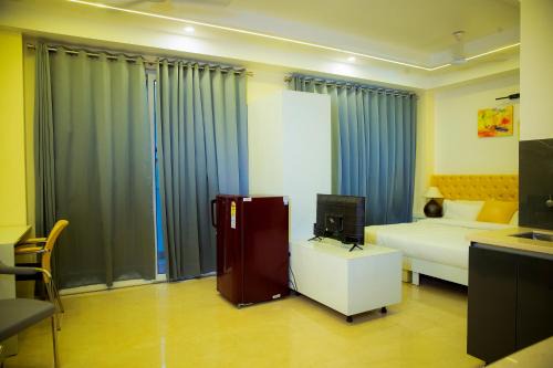 Sector 51 Hotel | Lime Tree Luxury Studio - Service Apartment Near Artemis Hospital ,Gurgaon