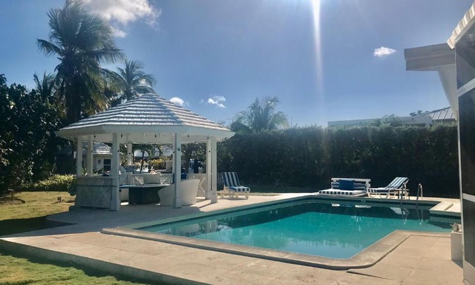 Seven Mile Beach Villa | Lime Tree Villa - Canal Front