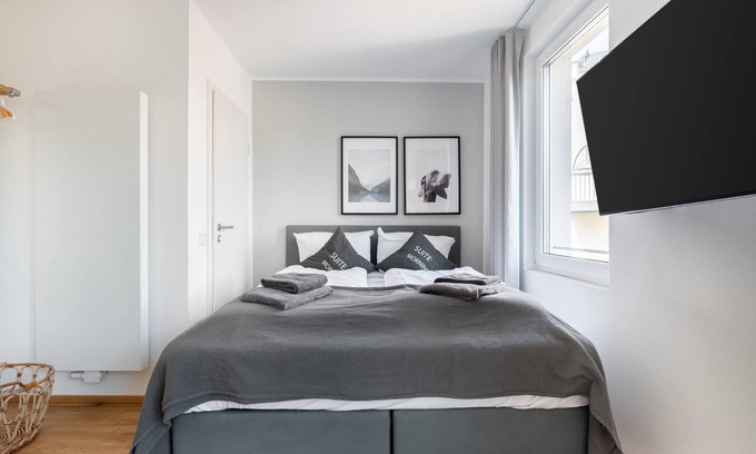 Zentrum-West Apartment | limehome Leipzig Jahnallee | Suite M with balcony
