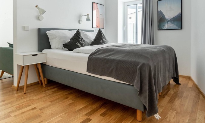 Zentrum-West Apartment | limehome Leipzig Jahnallee | Suite L with sofa bed