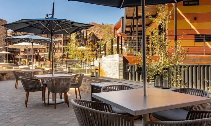 Snowmass Village Hotel | Limelight Hotel Snowmass