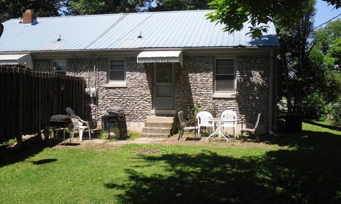 Lexington House | Limestone Cottage @ Calumet Spring