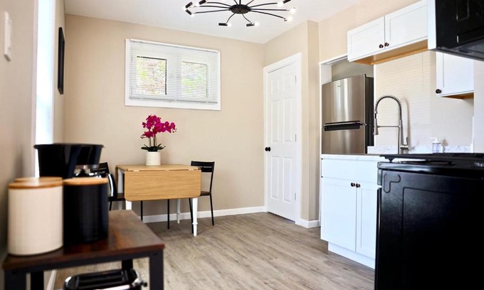 Norwood House | Lincoln, 1 Bedroom House near Xavier & Downtown