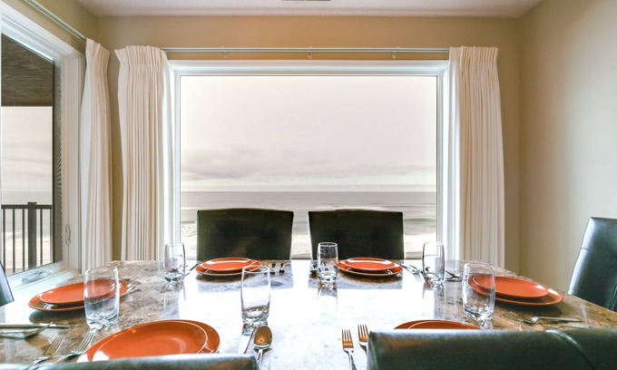 Lincoln Beach Condo | Lincoln City Condo: Pool Access, Walk to Beach!