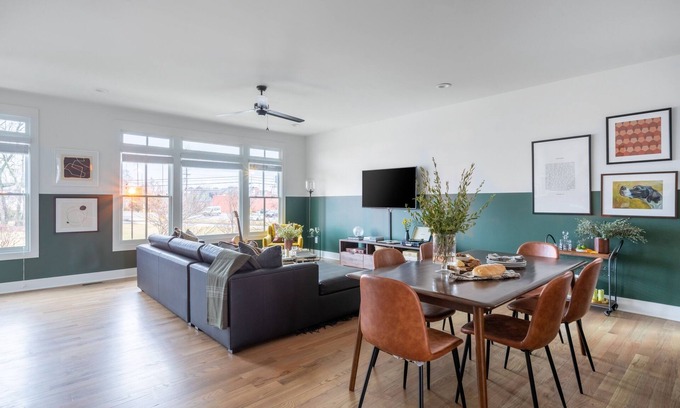 Buena Vista Apartment | Linda, Emmylou & Patsy by AvantStay | 3 Unit Buyout w/11BR