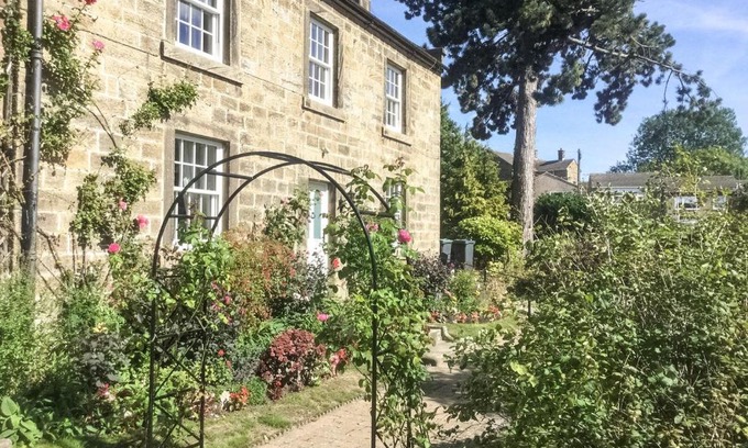 Matlock House | Linden Cottage - E2549