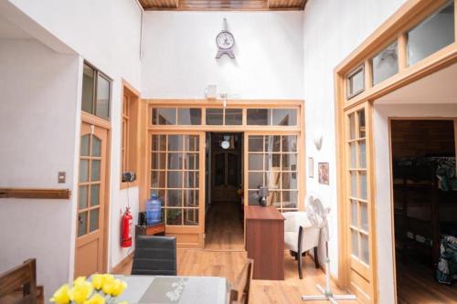 Downtown Santiago House | Lindisima casona para 20 personas
