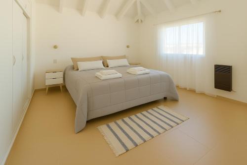 Puerto Madryn Apartment | Linea Recta Sur- Aguila Mora, departamento amplio de 3 dormitorios a pasos del mar