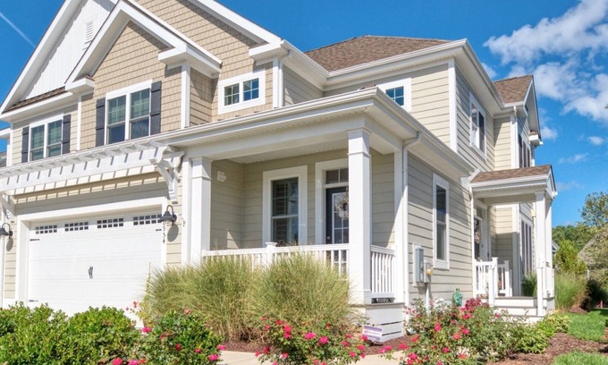 Bayside House | Linens, Bikes, XBOX, Patio & w/access to Resort Pools, Kayaks, Hot Tubs & Saunas