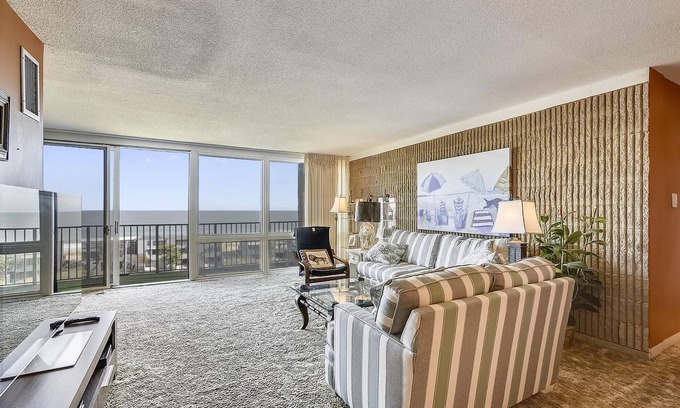 North Shores Condo | LINENS INCLUDED*! VIEWS, VIEWS, VIEWS! FROM EVERY ROOM, PRIVATE BEACH, COMMUNITY POOL & WIFI!