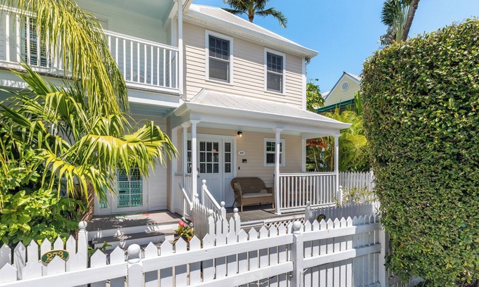 Bahama Village House | Linger Longer by AvantStay | Key West Walkable | Gated Community, Shared Pool