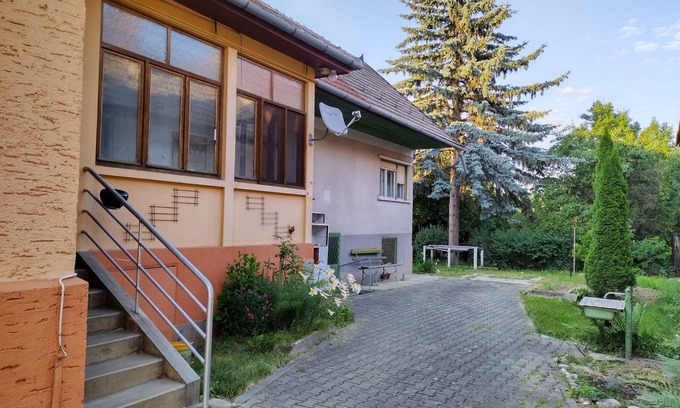 Brasov Apartment | Linistit, zona frumoasa cu vedere la munti.