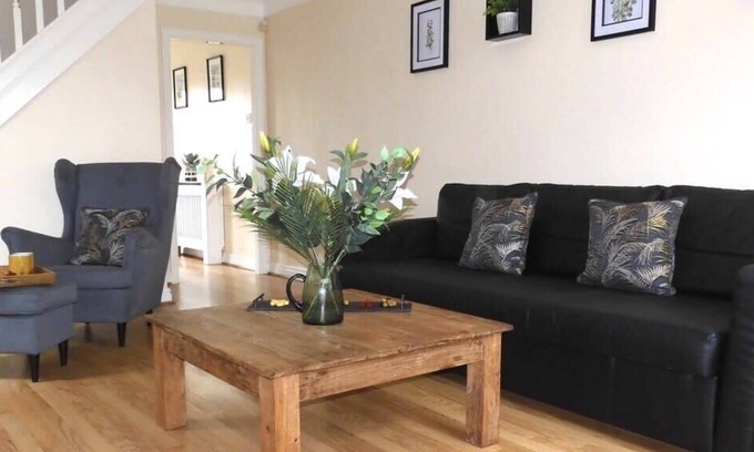 Hoole Apartment | Lion House Chester - Very Near Zoo & Ideal for Families