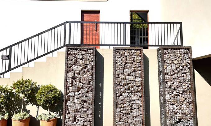 Pretoria Villa | Lion Mansion Villa 5 bedroom 5 bathroom pool bbq garden