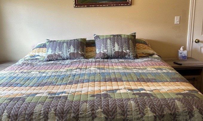 Dubois Apartment | Listen to the Wind River
