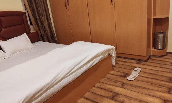 Srinagar Apartment | Lit Homestay 5 Mins from Airport