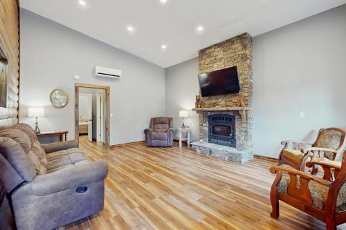 Lookout Mountain House | Lit'l Bear Cabin