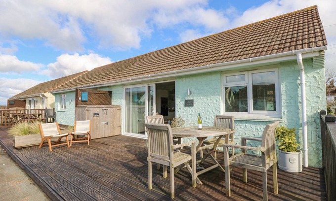 Seaview Cottage | LITTLE BEACH, family friendly, country holiday cottage in Seaview