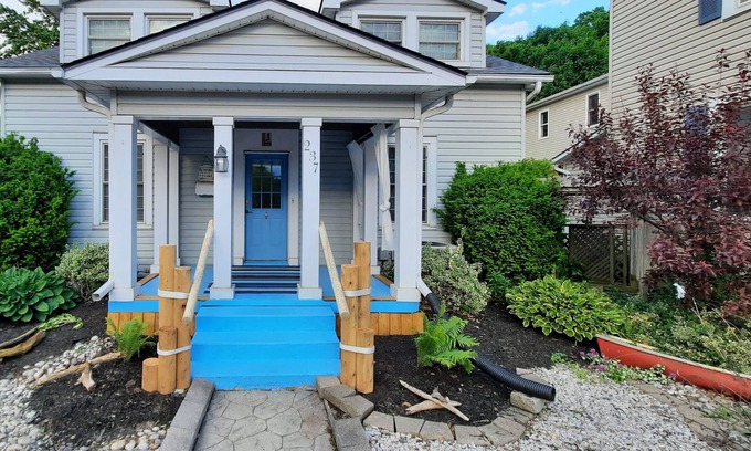 Port Stanley House | Little Beach Retreat