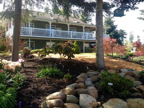 Courtenay Apartment | Little Bear Garden View Suites-Hummingbird