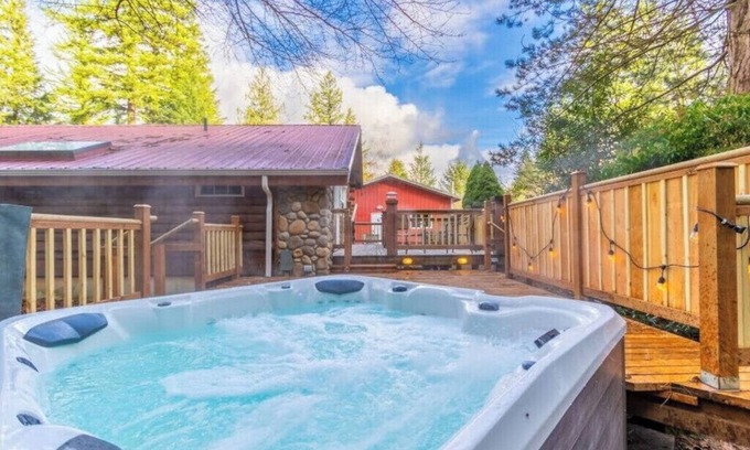 Gold Bar Cabin | Little Bear's Bungalow; Log Cabin w/Mountain views