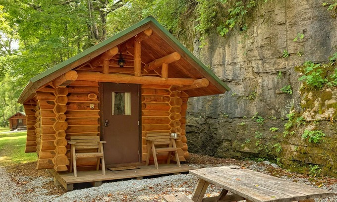 Squires Cabin | Little Cabin on the water…close to Glade Top Trail/Mark Twain National Forest