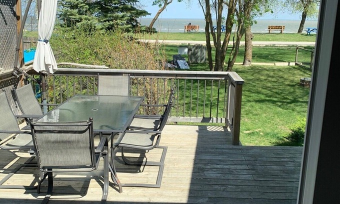 Gimli Cottage | Little Cottage On The Lake * 40 steps to beautiful beach