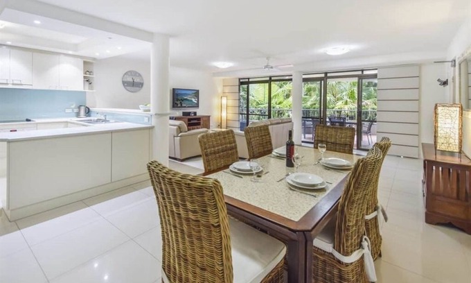 Noosa Heads Apartment | Little Cove Leafy Retreat