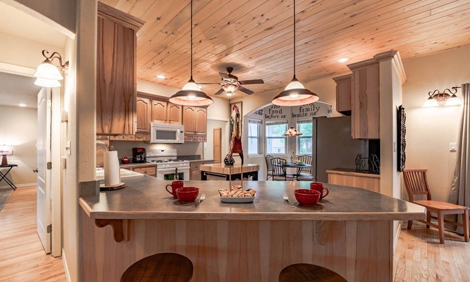 Alto Cabin | Little Creek Retreat