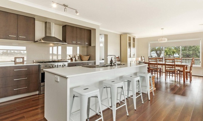 Port Fairy House | Little Croft - Central Home Stones Throw To Town