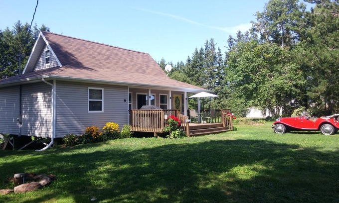 Canoe Cove Cottage | Little Eden Summer Beach Home