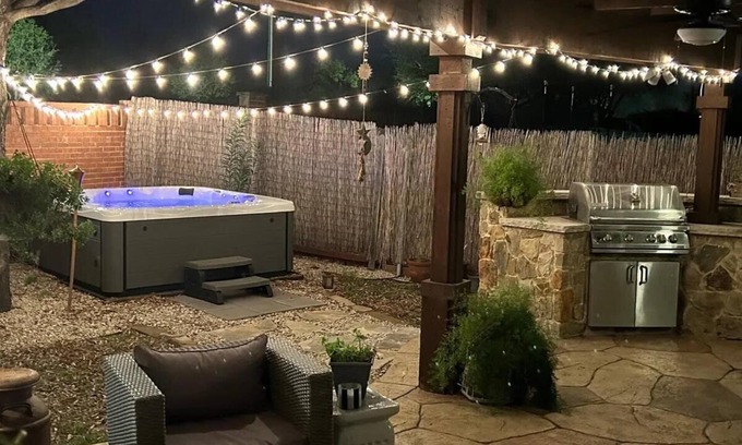 Little Elm House | Little Elm LUX - Hot Tub, Arcade, Cinema, Minions & more-Minutes to Lake and PGA