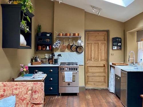 Frome House | Little Hideaway - Central Frome