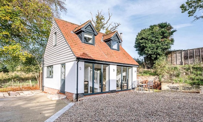 Saxmundham House | Little Honey Pot, Benhall
