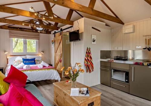 Pin Mill House | Little Hoppits