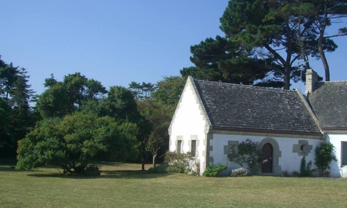 Loctudy House | Little house in a garden in front of the sea