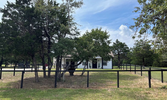 Streetman House | Little House, pickleball, donkeys, exercise, trails,