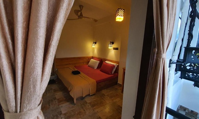 Mahabalipuram Beach Bed & Breakfast | Little Island (Beach Cafe & Guest House)