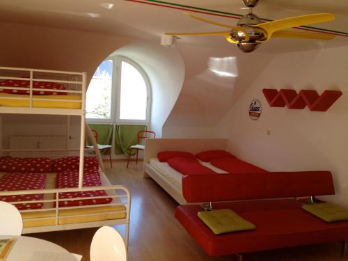 Rust Apartment | LITTLE ITALY Studio - EP Ticket Garantie