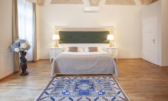 Prague 1 Hotel | Little King Hotel U Malvaze