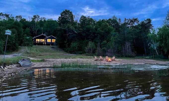 Lion's Head Cabin | Little Lake Lookout: Beach, Views, Dock, Dogs!