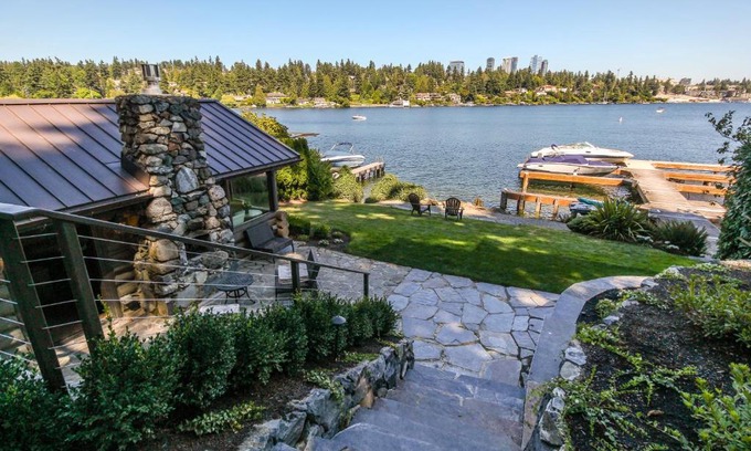 Medina House | Little Log Cabin on Lake Washington
