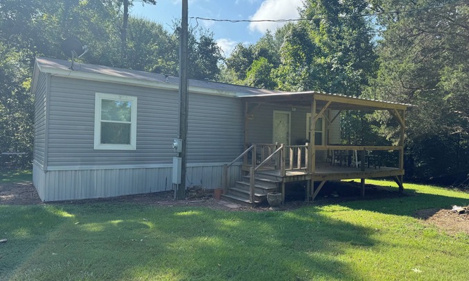 Woodville House | LITTLE MONTANA is a secluded little space close to beautiful Lake Mary