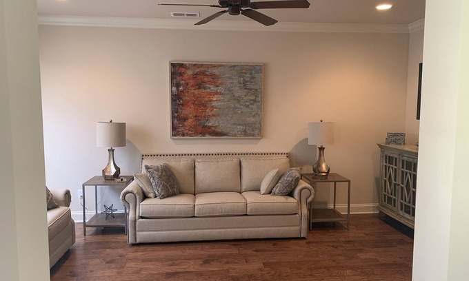 Oxford Condo | *Little Oak* *NEW* Oxford Condo 2 Miles From Campus - Fieldstone Farms