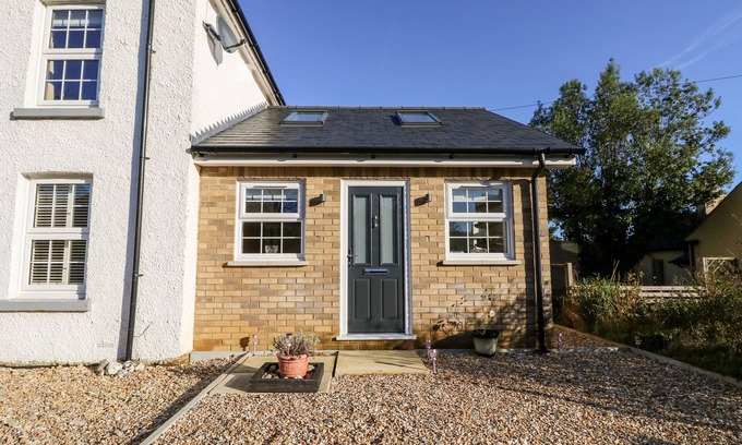 Bembridge House | LITTLE OSNEY, romantic, with a garden in Bembridge